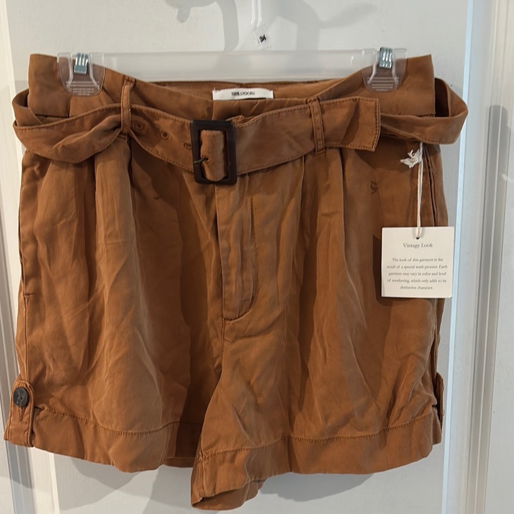Nicole Miller Vintage look Women's Tan Shorts